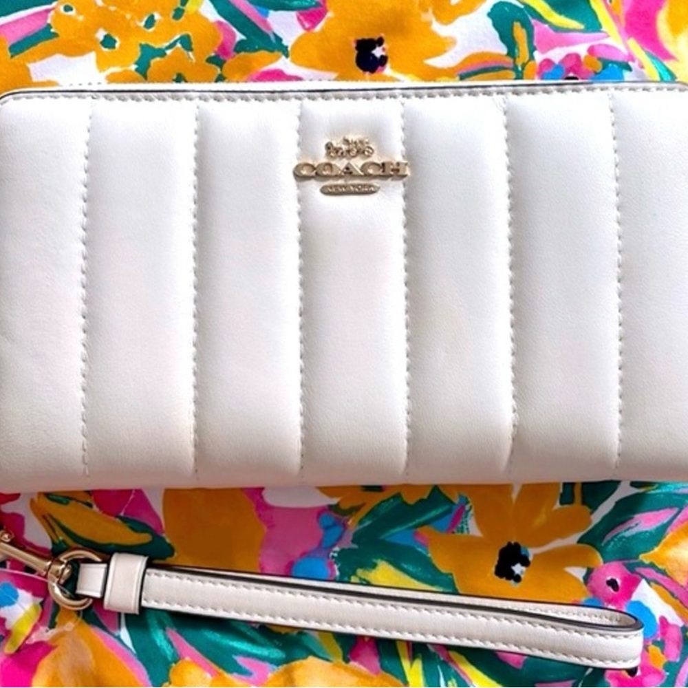 Brand New Coach Genuine Leather Cream Quilt Long Zip Around Wristlet Wallet